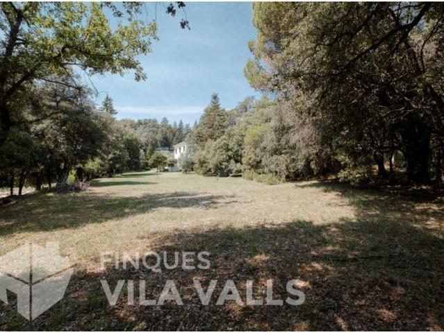 Chalet con jardín y casa de invitados a la venta ¡2 propiedades!