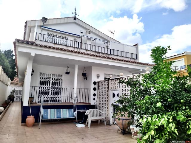 Chalet con jardín y piscina, ideal para vivir en comodidad y tranquilidad en dos plantas en ARCHENA Murcia