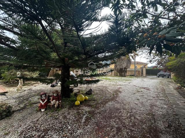 Chalet con parcela de 4.000 m² en pleno centro del pueblo, a. 250m² Benitachell