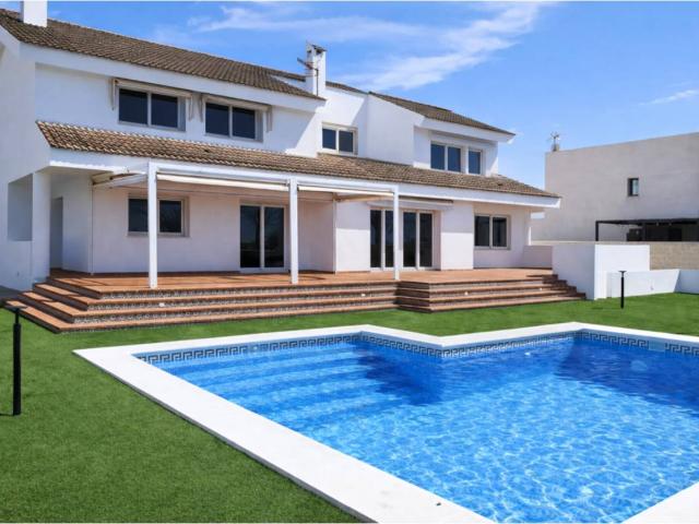 Chalet con parcela en Almerimar