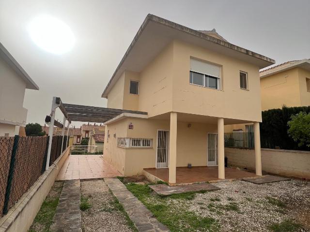 Chalet con parcela en la Nucia. Tranquilidad y confort a tu alcance