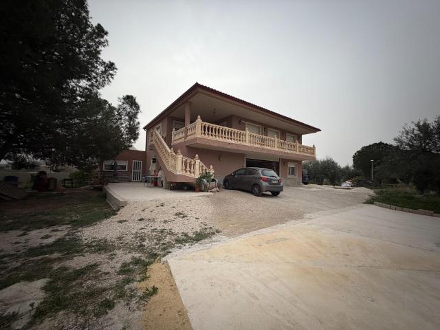 CHALET CON PARCELA INDEPENDIENTE
