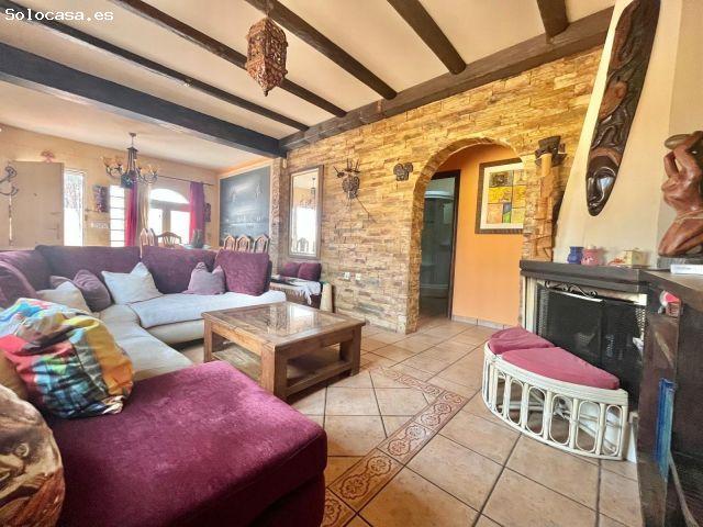 Chalet con parcela privada y garaje en Los Balcones