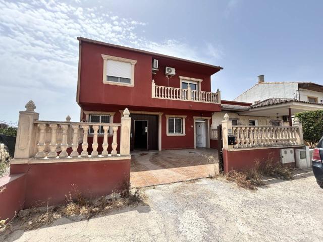 CHALET CON PARCELA Y BAJO OPORTUNIDAD
