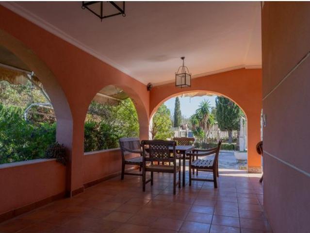 Chalet con piscina a 5 min de la playa en El Altet – parcela privada con taller, huerto y múltiples
