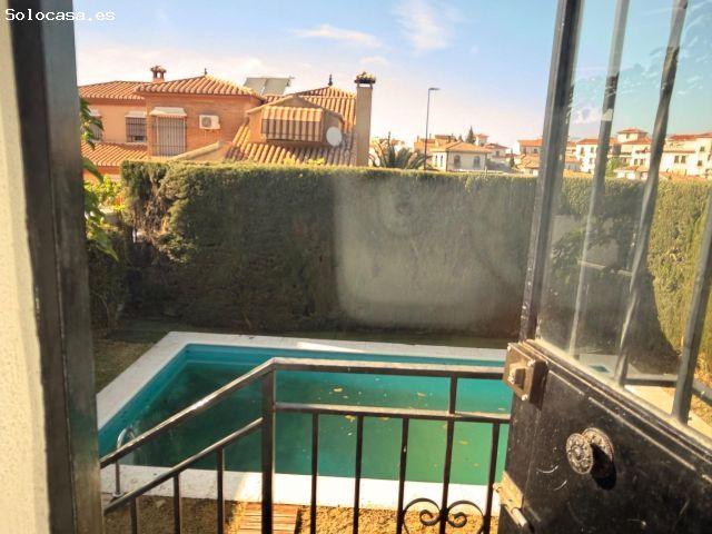 Chalet con piscina a la salida de Ogíjares
