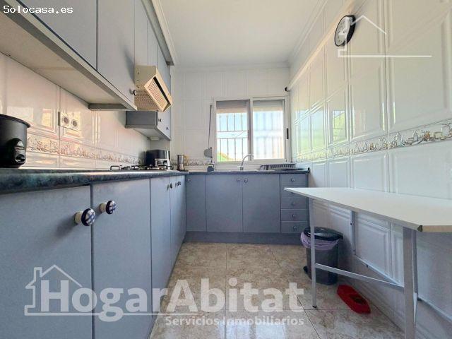 CHALET CON PISCINA, GARAJE, TERRAZA Y BARBACOA