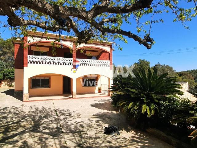 Chalet con piscina en Cubelles, déjalo a tu gusto