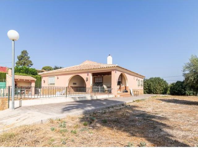 CHALET CON PISCINA EN LA HUERTA DE MULA