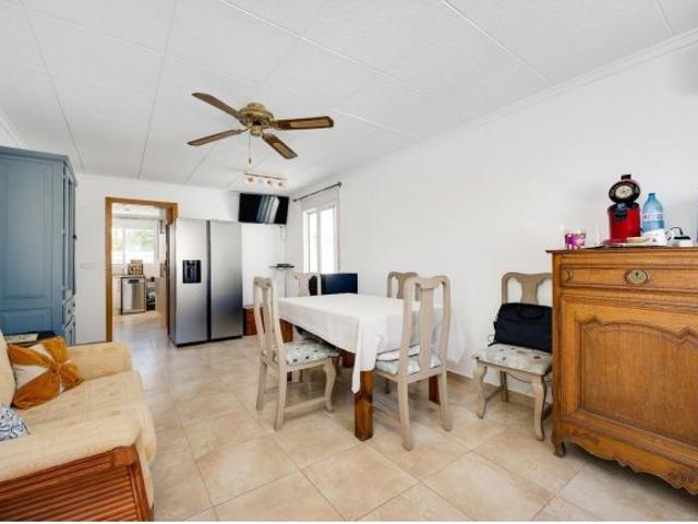CHALET CON PISCINA EN LA MARINA