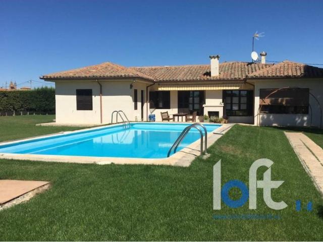 Chalet con piscina en Moraleja del vino