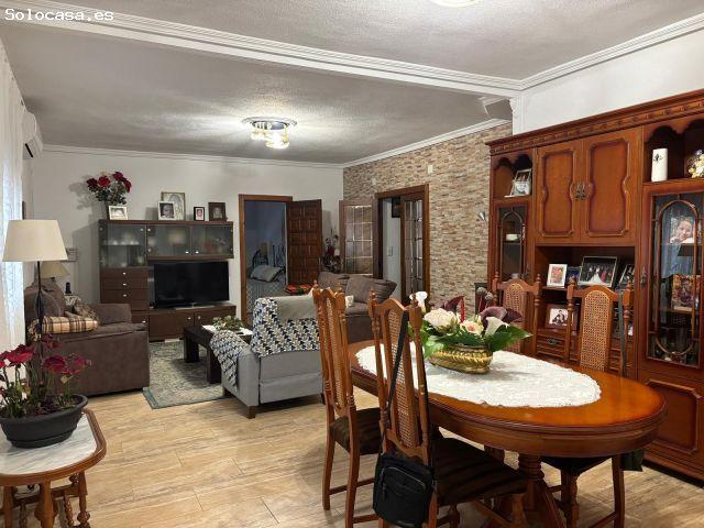 Chalet con piscina en Perleta