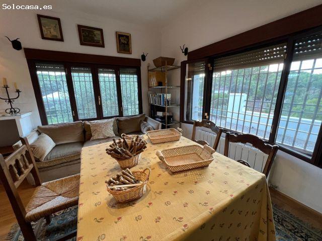 ¡ CHALET CON PISCINA EN TRASIERRAS!