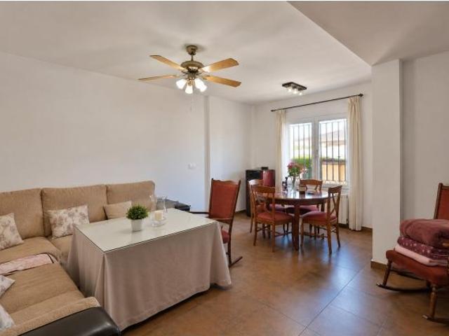 CHALET CON PISCINA EN URB. EL PUNTAL