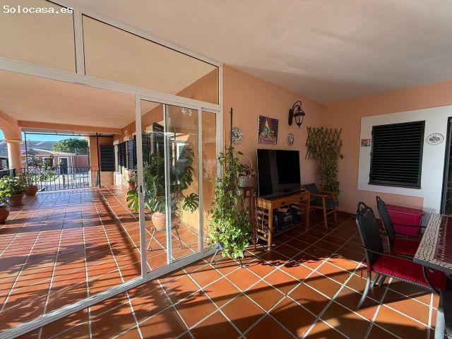 CHALET CON PISCINA EN URB. LAS LOMAS LOS MONTITOS