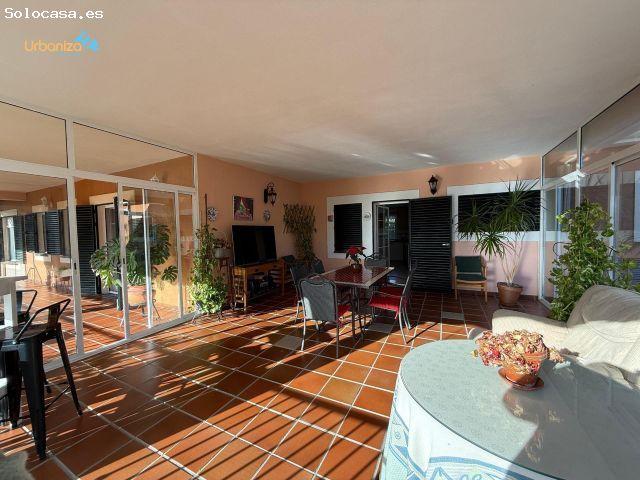CHALET CON PISCINA EN URB. LAS LOMAS LOS MONTITOS