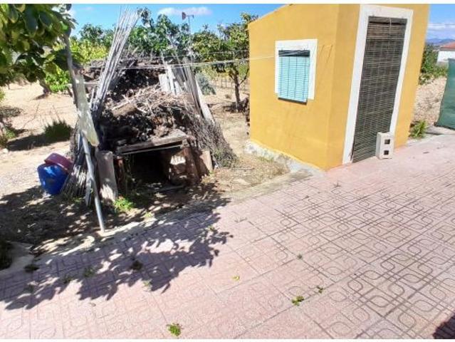 CHALET CON PISCINA EN YECLA