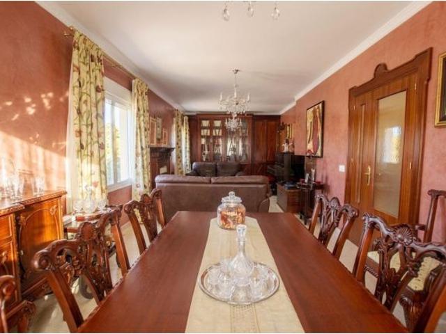 Chalet con Piscina en Zona Sur