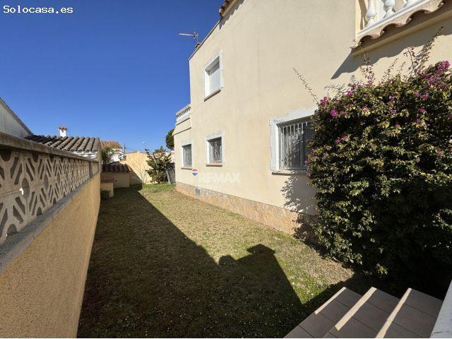 Chalet con piscina, jardín y terrazas en Sector Requesens, Empuriabrava