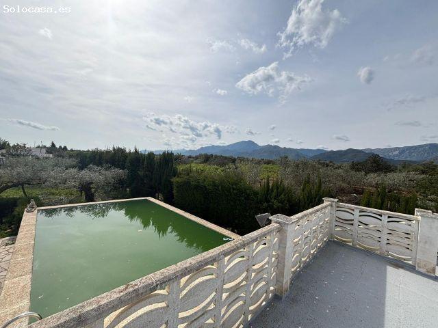 Chalet con piscina, jardín y vistas a Els Ports de Tortosa