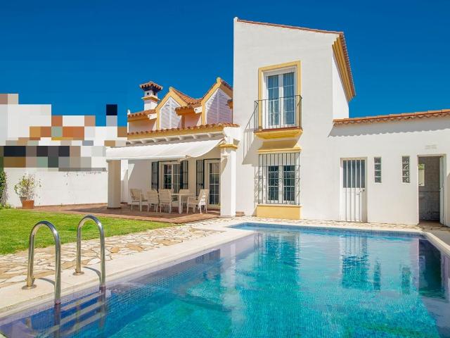 CHALET CON PISCINA PRIVADA EN LOS CORTIJILLOS LOS BARRIOS