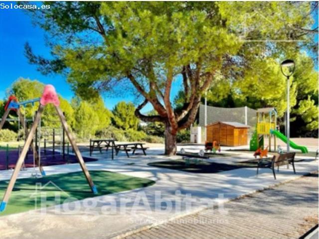 CHALET CON PISCINA, TERRAZA, GARAJE Y BARBACOA