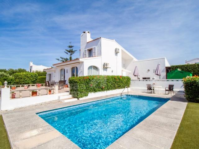Chalet con piscina y vistas en Binibeca Vell