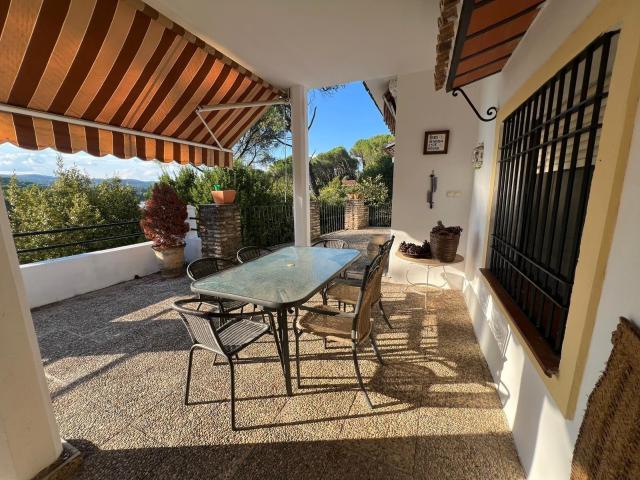 Chalet con piscina y vistas panorámicas a la Sierra