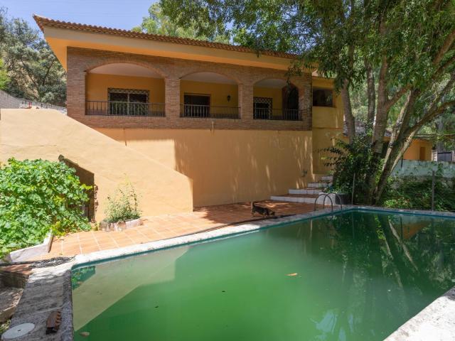 Chalet con piscina y barbacoa en entorno privilegiado