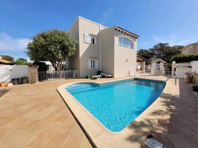 Chalet con piscina y garaje en Cala Blanca 200m² Cala Blanca