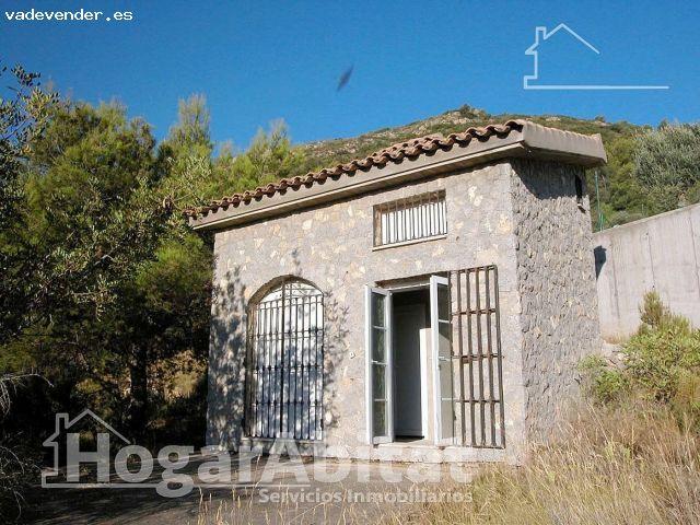 CHALET CON TERRAZA, ZONA DE APARCAMIENTO Y ESPECTACULARES VISTAS