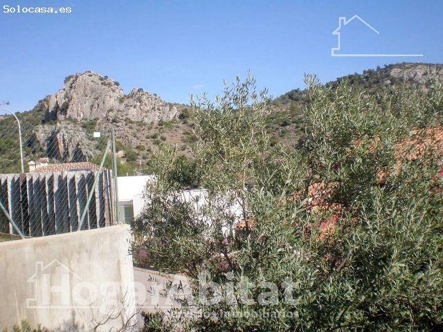 CHALET CON TERRAZA, ZONA DE APARCAMIENTO Y ESPECTACULARES VISTAS