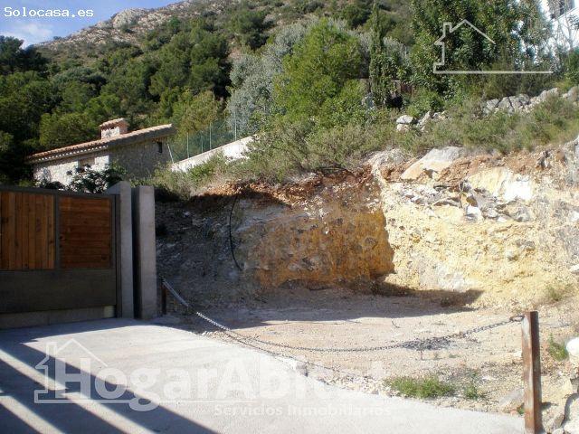CHALET CON TERRAZA, ZONA DE APARCAMIENTO Y ESPECTACULARES VISTAS