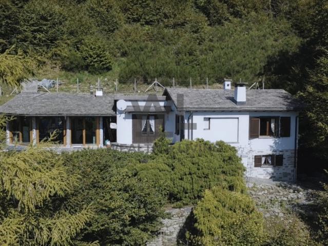 Chalet con terreno edificabile di 1387 m² e garage