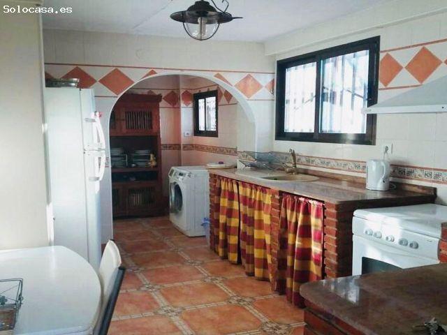 Chalet con terreno y piscina propia en Marchuquera