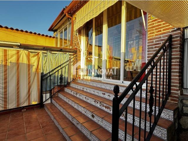 Chalet con Vistas al Pantano de Cazalegas – Terraza Solárium y Gran Patio