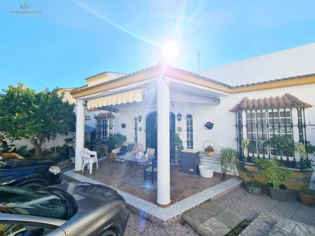 Chalet con 2 casas en Camposoto