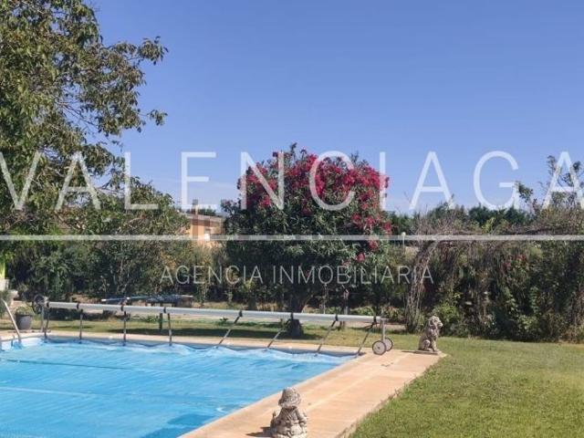 Chalet, Coreses
