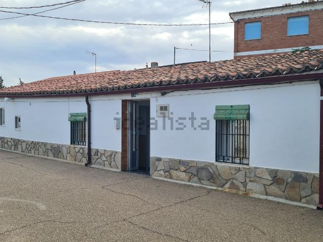Chalet, Coreses