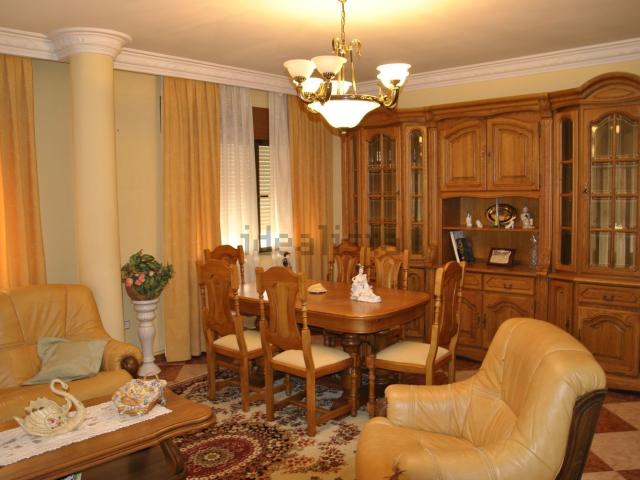 Chalet, Coria