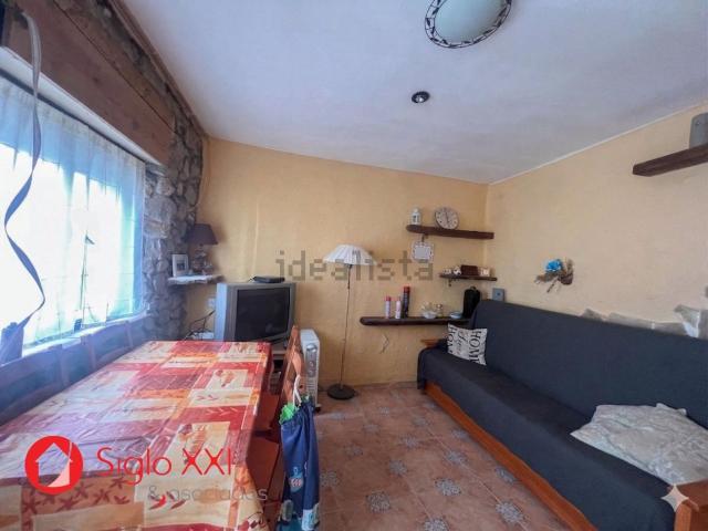 Chalet, Costur