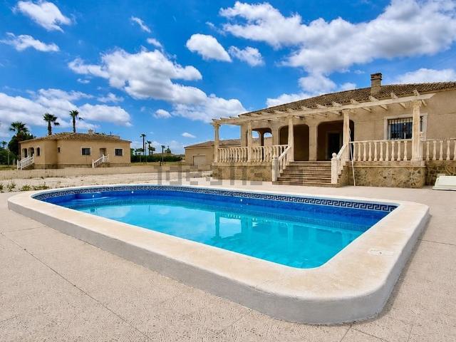 Chalet, Catral