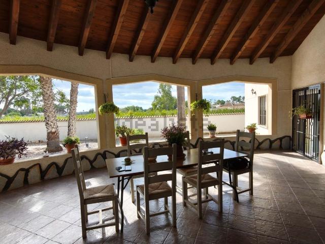 Chalet, Catral