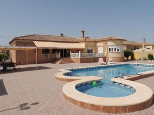 Chalet, Catral