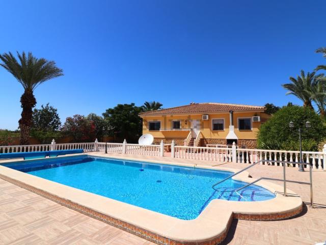 Chalet, Catral
