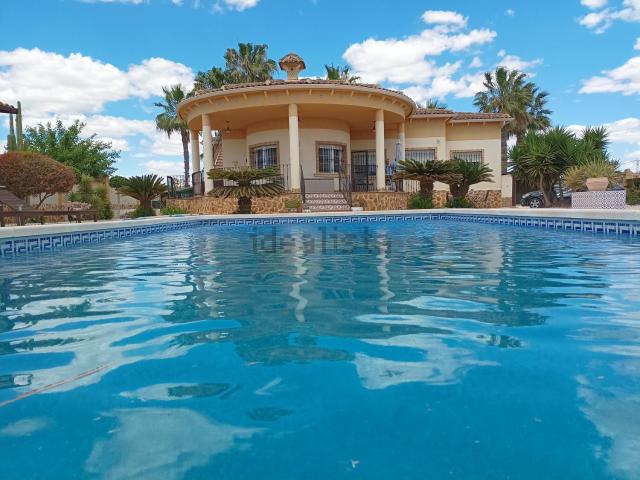 Chalet, Catral