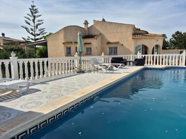 Chalet, Catral