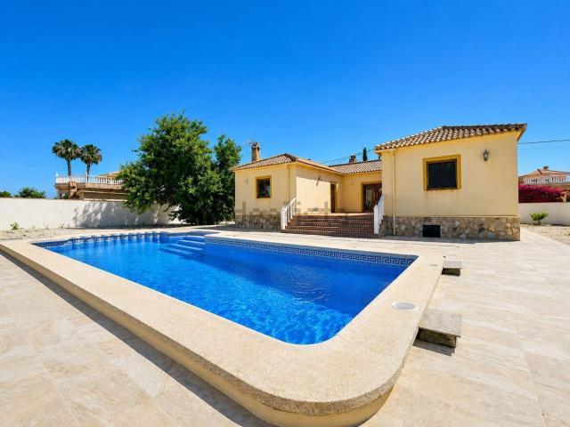 Chalet, Catral