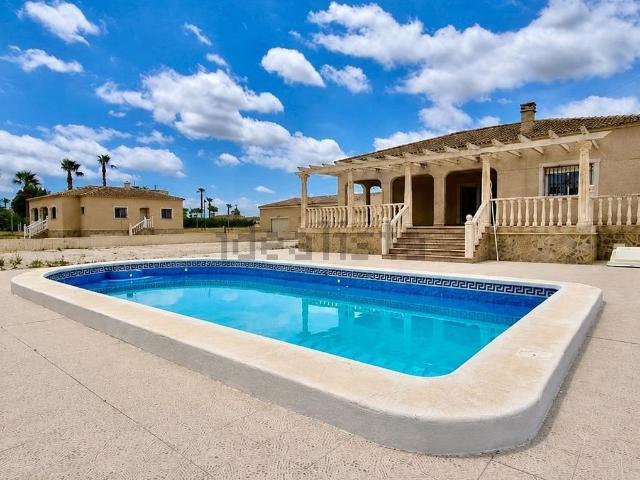 Chalet, Catral