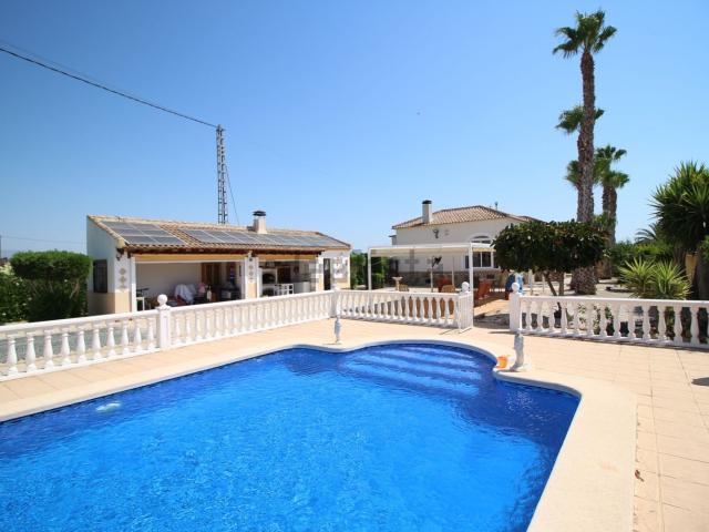 Chalet, Catral